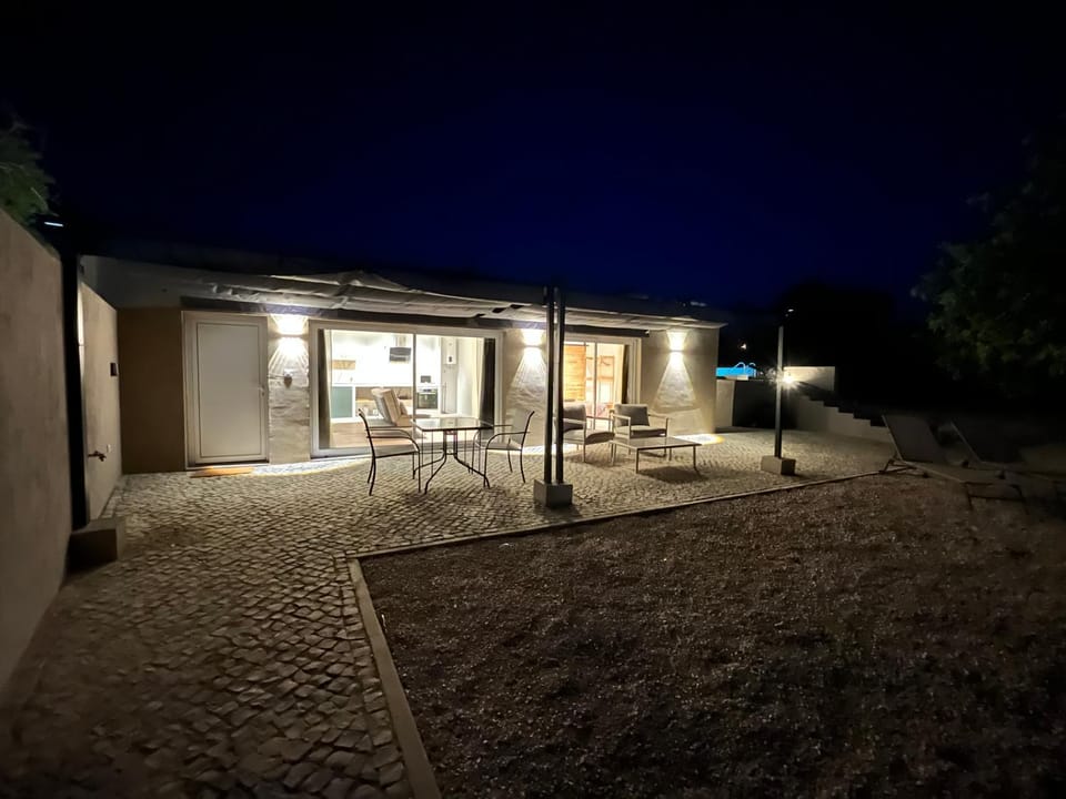 Country Retreat & Private Pool by Quinta da Alfarrobeira Villa in Faro