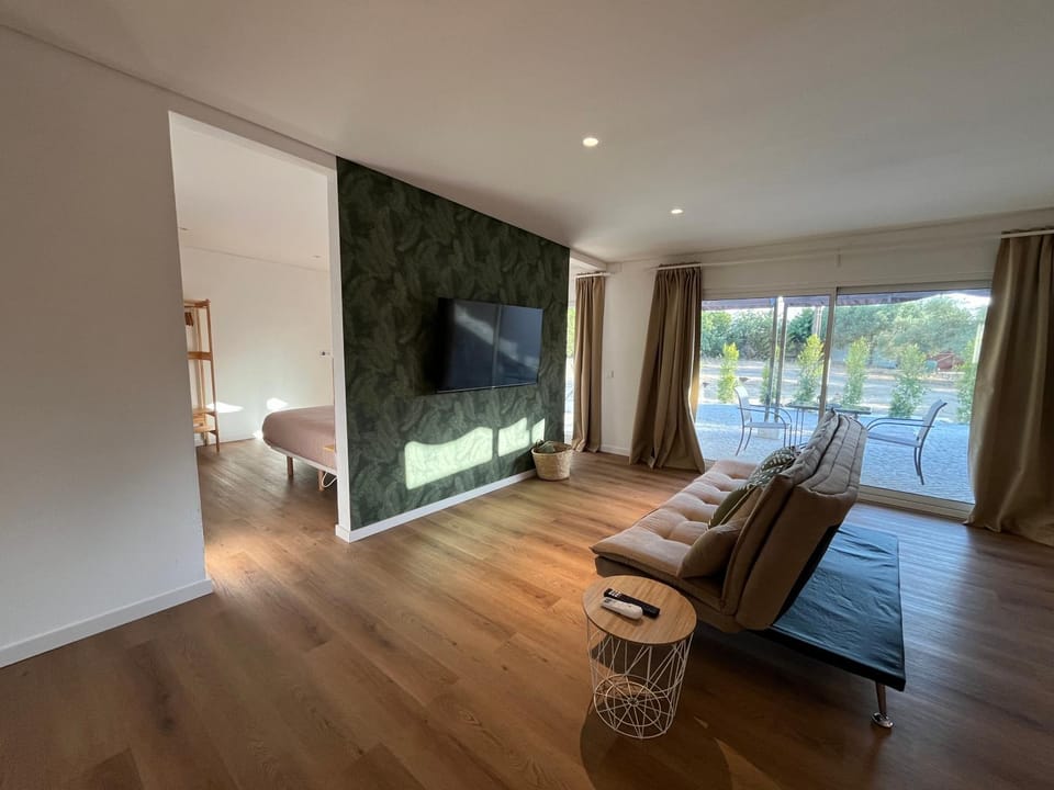 Country Retreat & Private Pool by Quinta da Alfarrobeira Villa in Faro