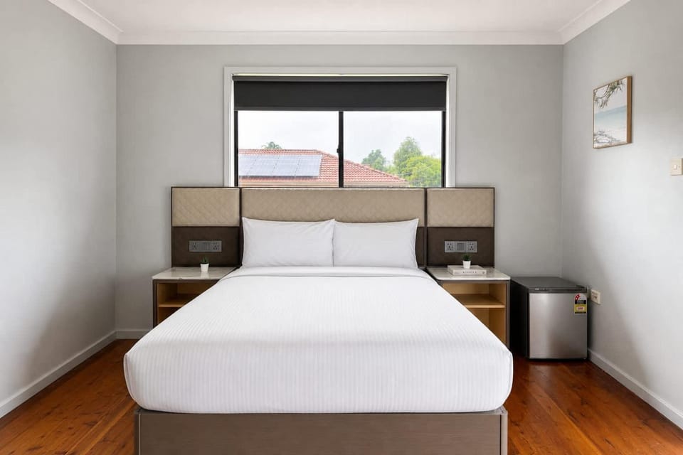 Convenient Auburn Double Room Convenient Direct Trains to CBD - Shared Bathrooms Bed and Breakfast in Sydney