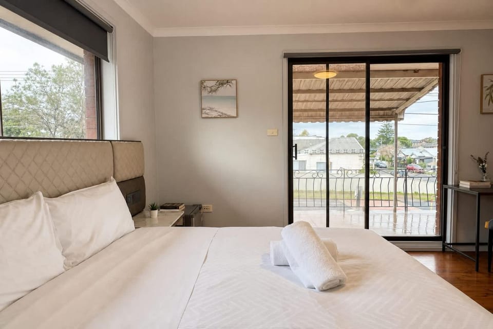 Convenient Auburn Double Room Convenient Direct Trains to CBD - Shared Bathrooms Bed and Breakfast in Sydney