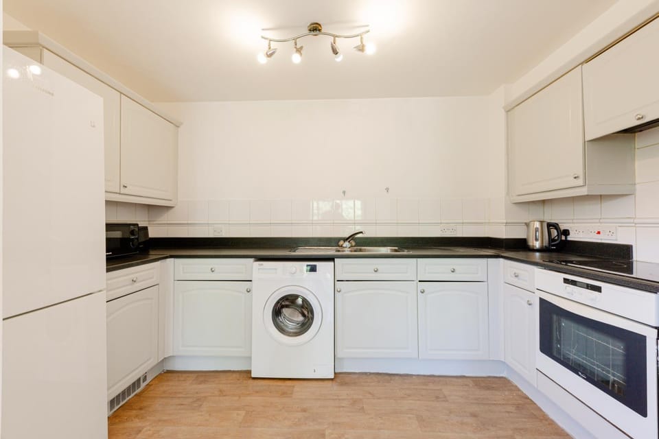 2 bedroom with ensuite shower room host 6 people 6 Apartment in Grays