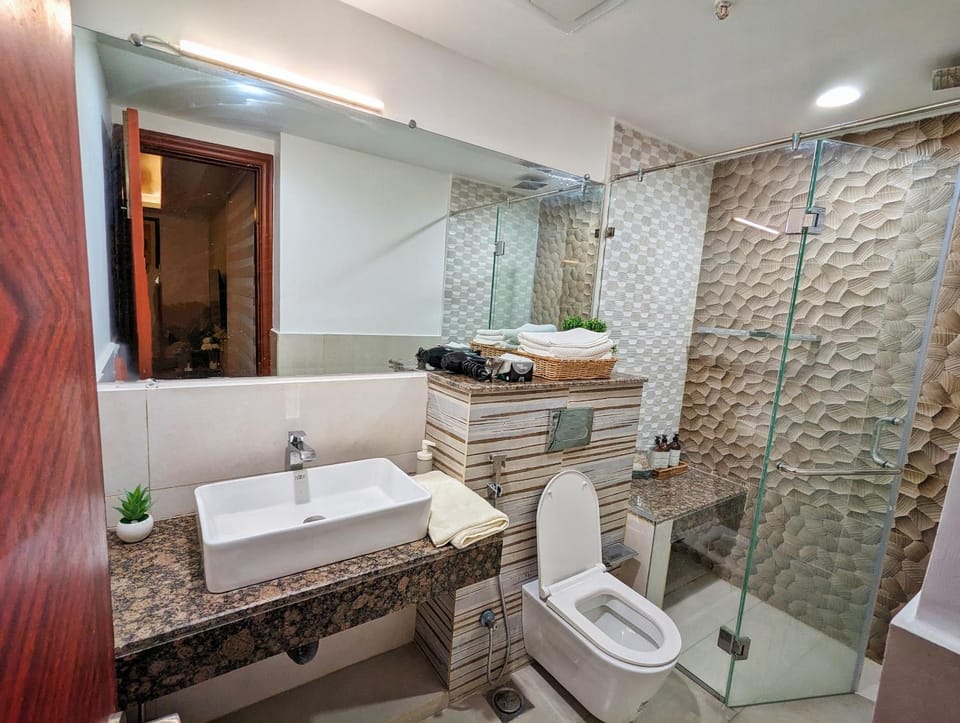 Shower, Toilet, Bathroom, towels