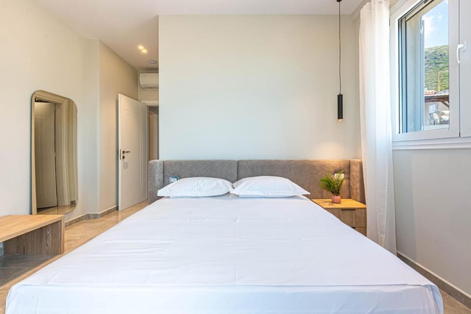 New Dhermi Icon 2 - Parking Apartment in Dhërmi