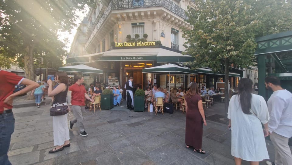 center of paris 6 eme ,1 minute Gare Montparnasse,5 minute Eiffel tour and Louvre Meusm,amusing place Bed and Breakfast in Paris