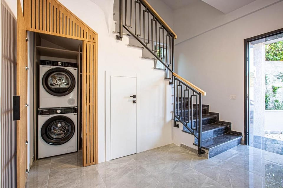 New Dhermi Icon 4 - Parking and Kitchen Apartment in Dhërmi