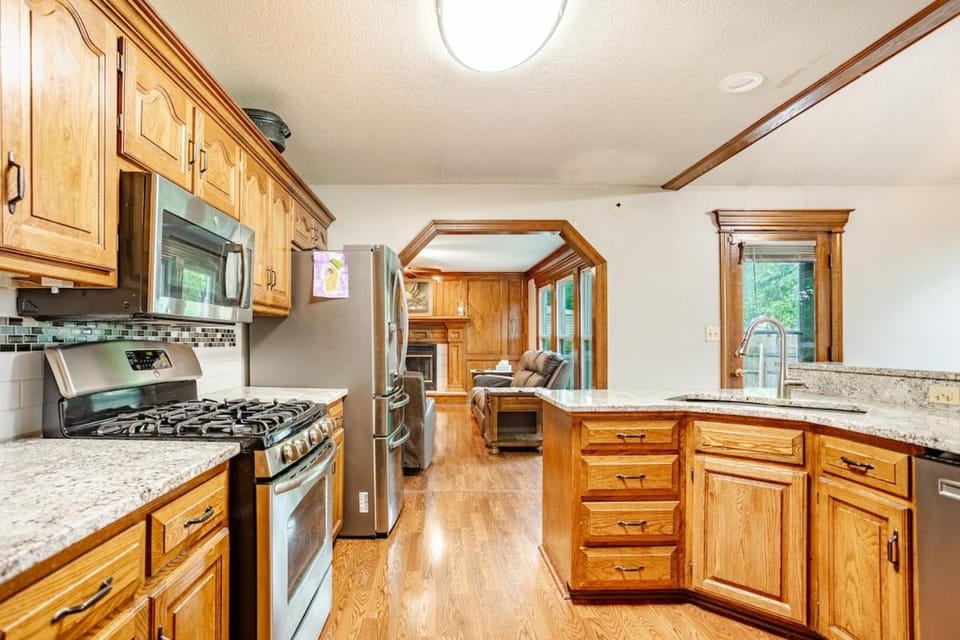 Kitchen or kitchenette, oven, stove