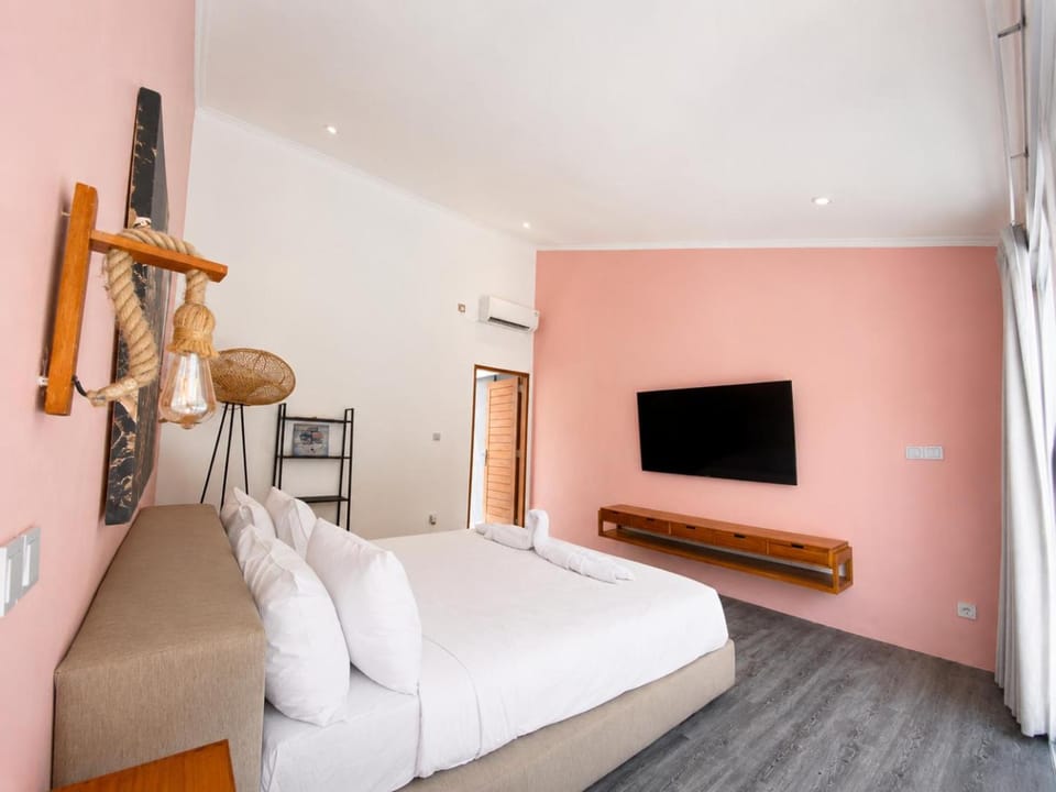 Bed, TV and multimedia, Photo of the whole room