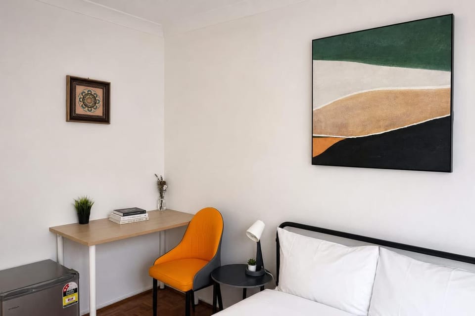 Convenient Western Sydney Double Bed Room Stay - Shared Bathroom Bed and Breakfast in Sydney