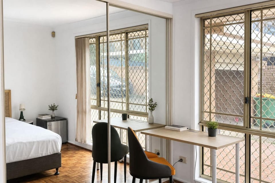 Convenient Western Sydney Double Bed Room Stay - Shared Bathroom Bed and Breakfast in Sydney