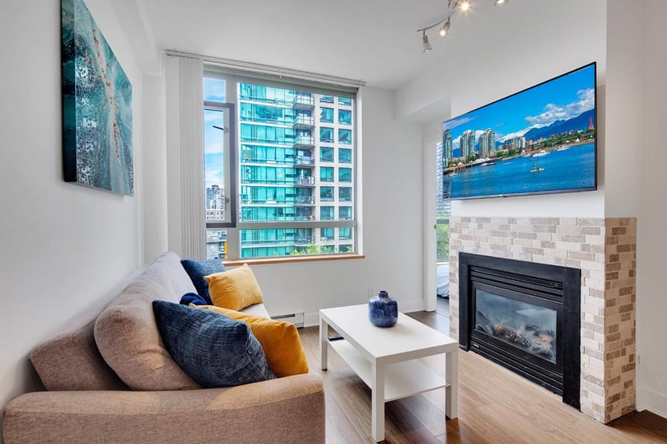 Elegant 2BR Downtown - Best Location Apartment in Vancouver