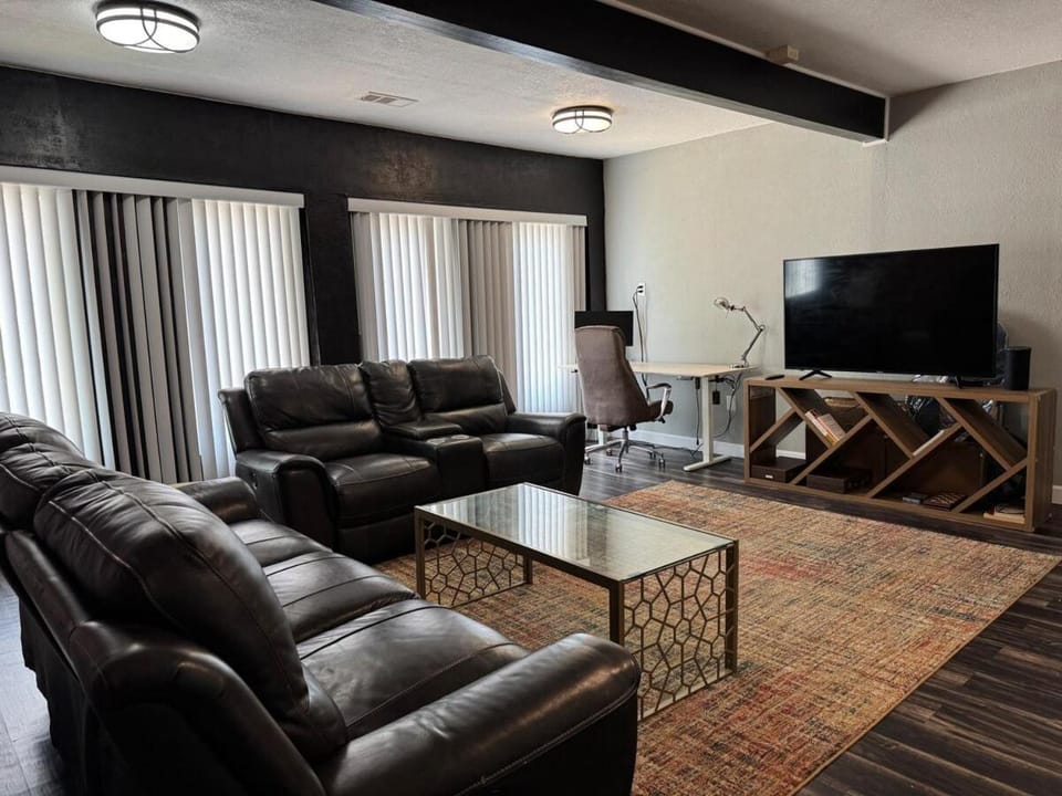 Spacious Family Friendly Home - 10 plus beds, Near DFW Airport, ATT Stadium, Six flags amusement parks Villa in Irving