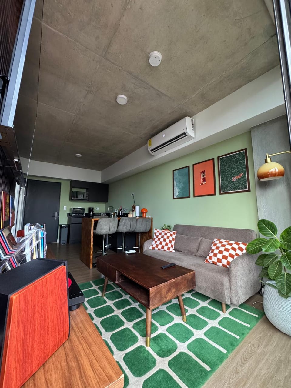 Living room, Seating area, Dining area, air conditioner