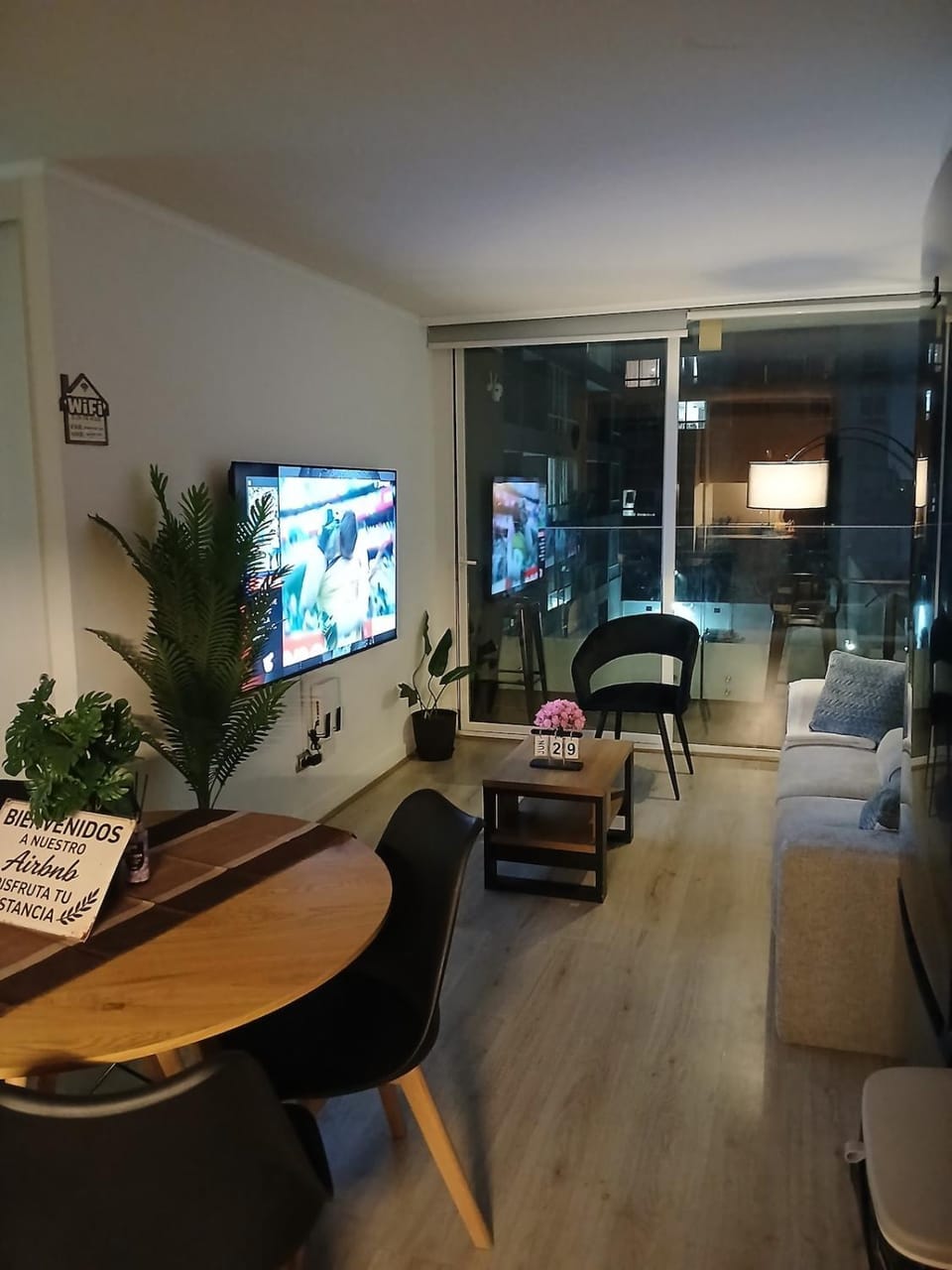 Moderno Depto 2D2B con parking a pasos del Metro Apartment in Recoleta