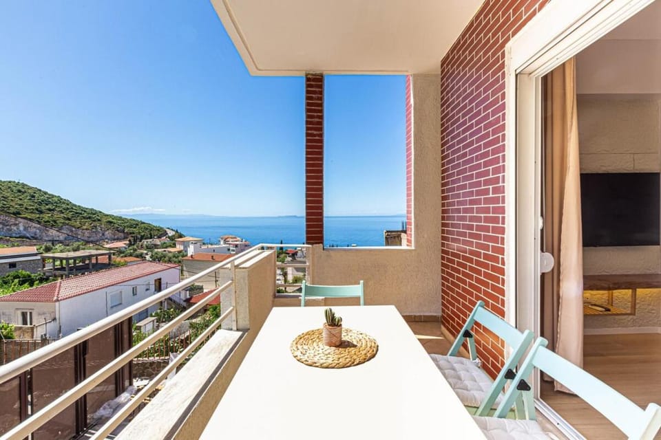 Dhermi's Icon Big 1BR Apt 3 Apartment in Dhërmi