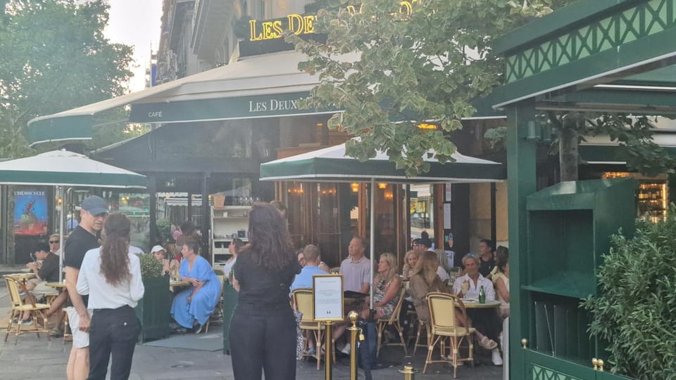 2mins gare Montparnasse ,center, front metro, exeptionnel place bd Saint Germain,5 minute Eiffé tour and Louvre meusm ,aesome place Bed and Breakfast in Paris