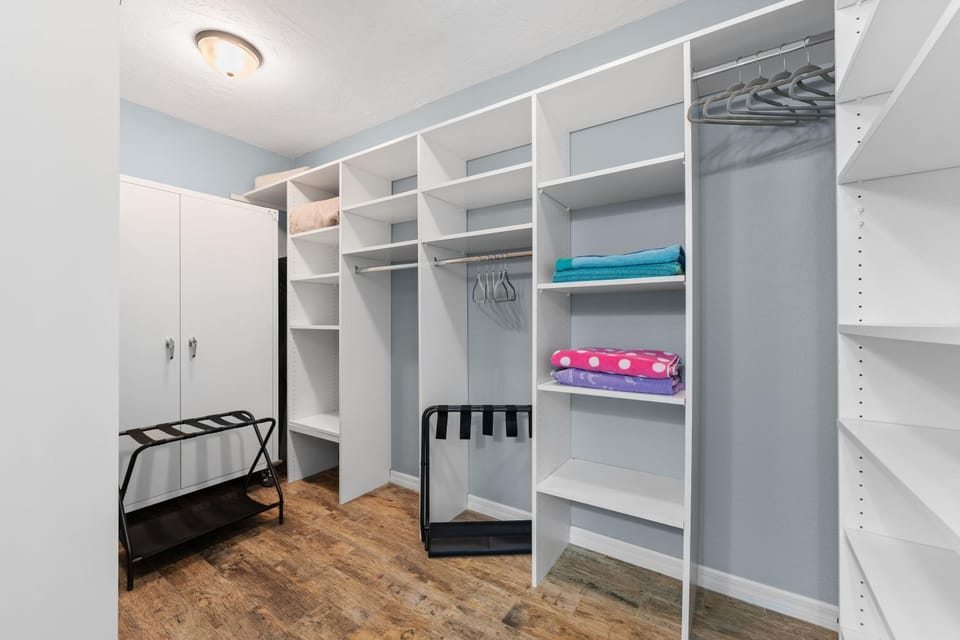 storage, storage, wardrobe