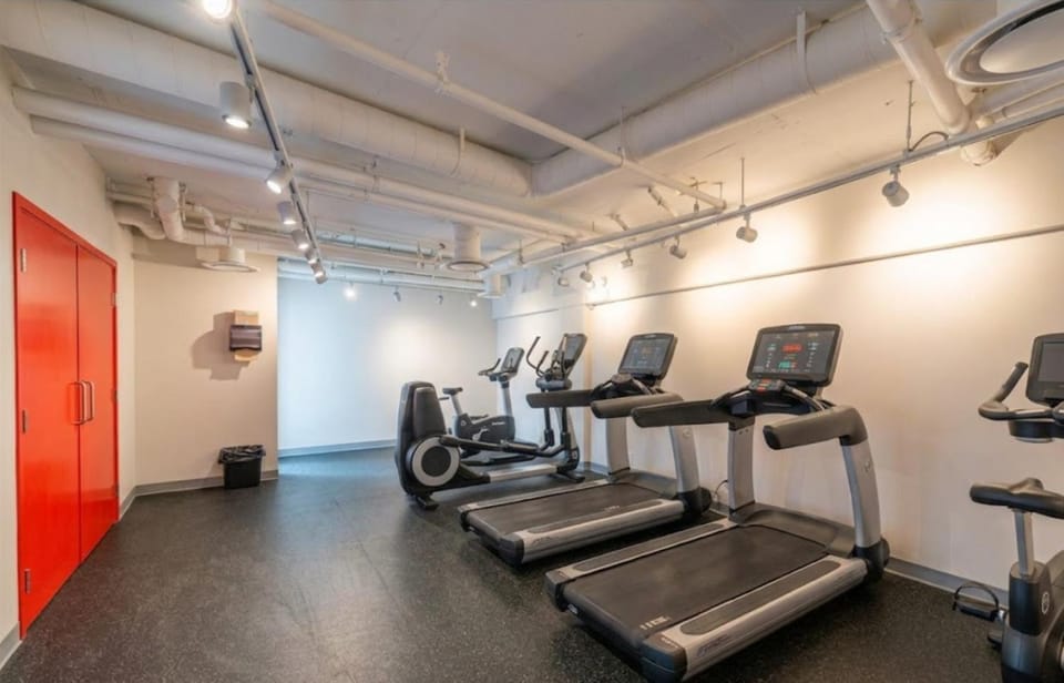 Olympic VillageSleeps 5 Parking Gym AC Apartment in Vancouver