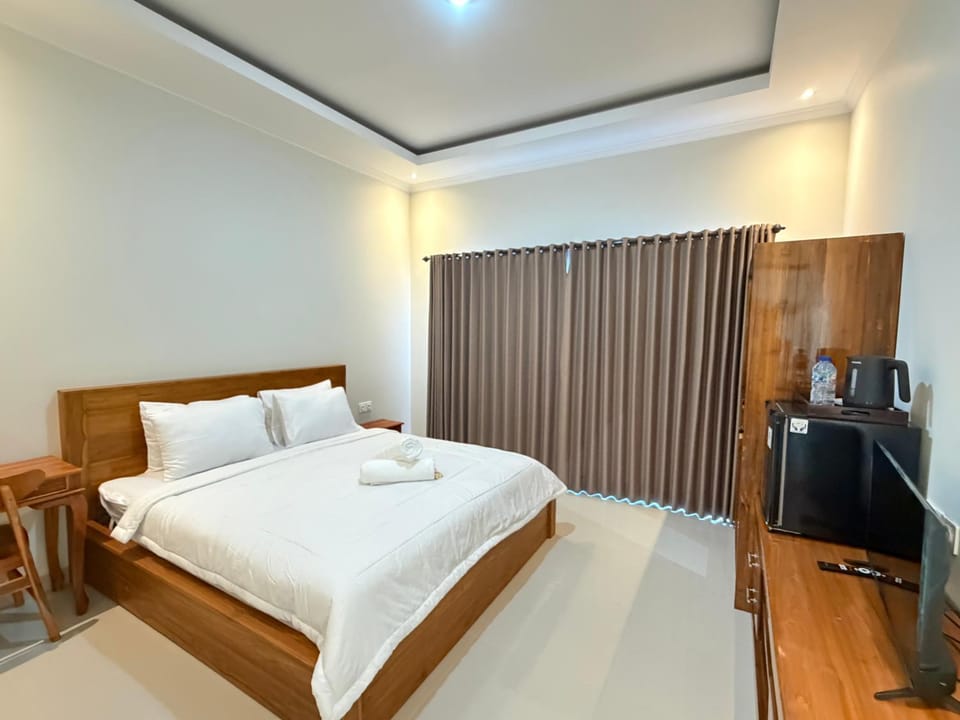 Bed, TV and multimedia, Photo of the whole room, Bedroom
