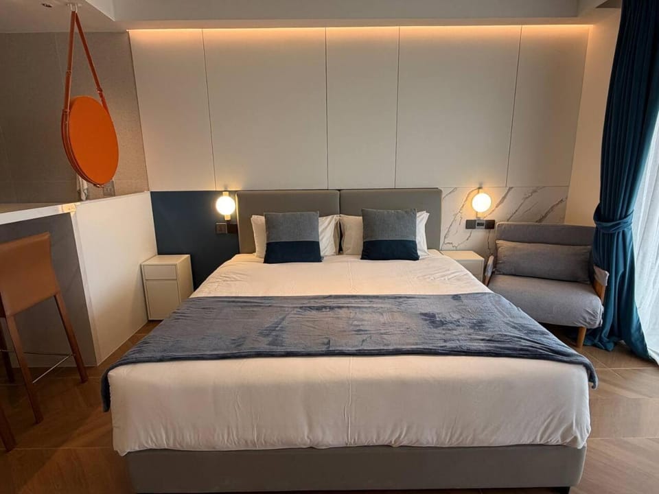 1-Min Walk to Layan Beach • Top-Floor King Studio Apartment in Choeng Thale
