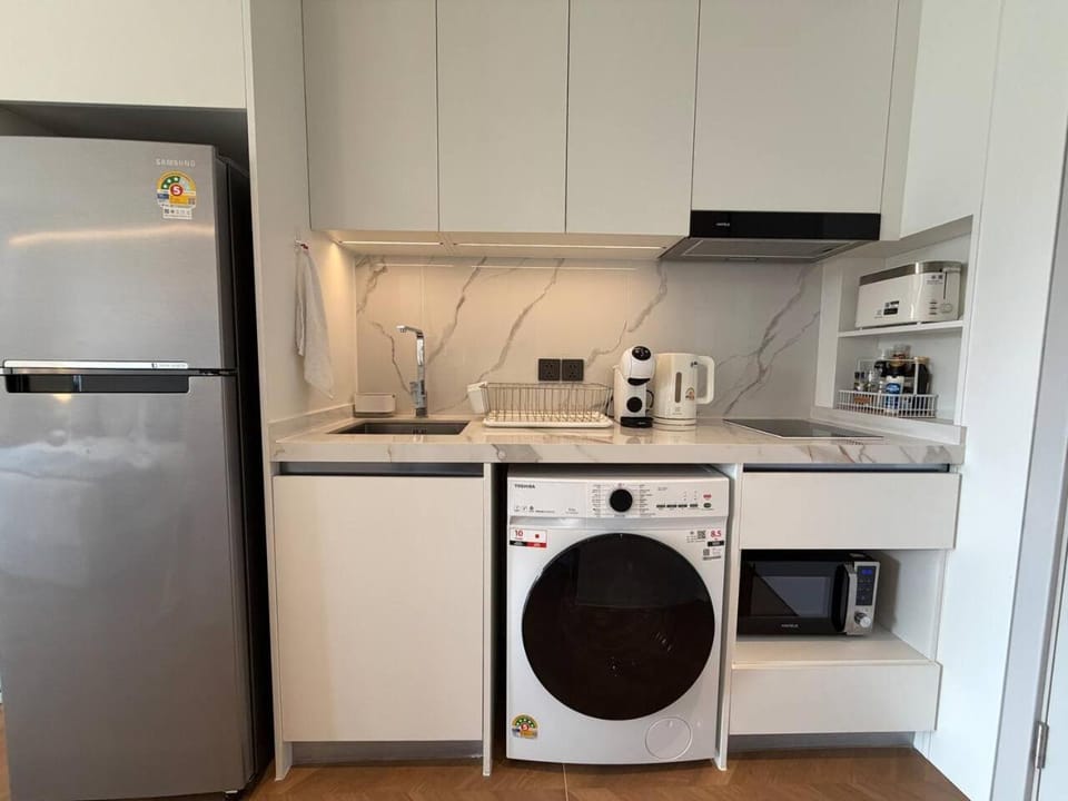 1-Min Walk to Layan Beach • Top-Floor King Studio Apartment in Choeng Thale