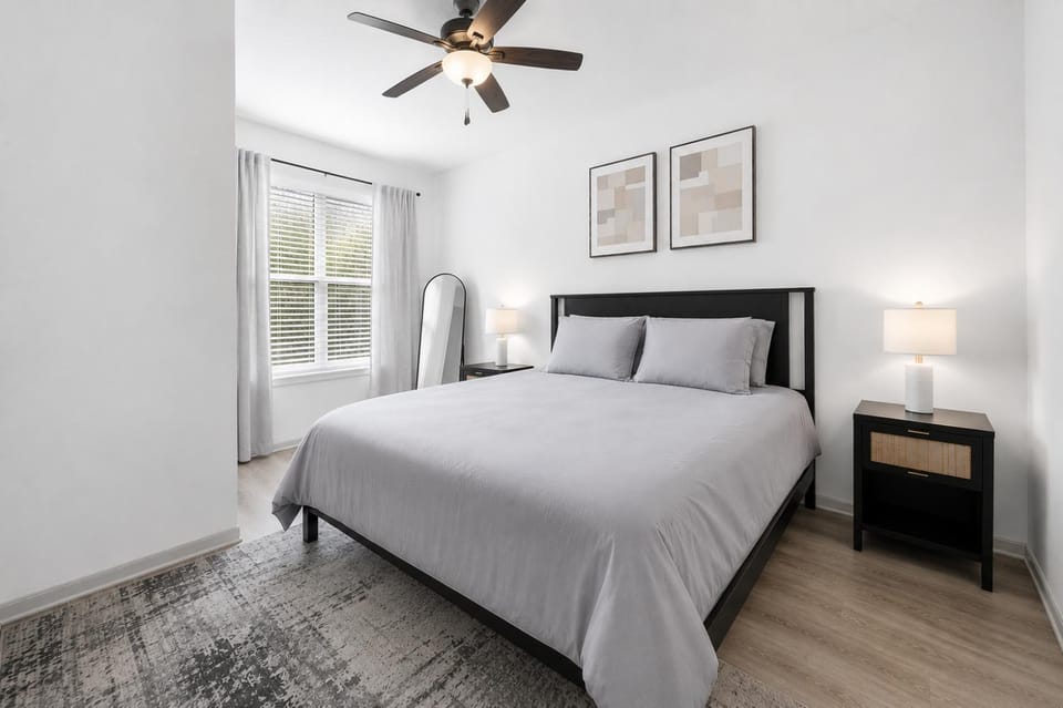Solis Stay 1-King Bed Sofa Bed in Frisco with pool and gym access Apartment in Frisco