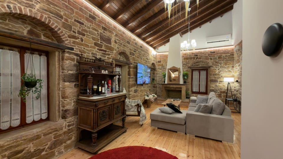 TV and multimedia, Living room, Seating area, minibar
