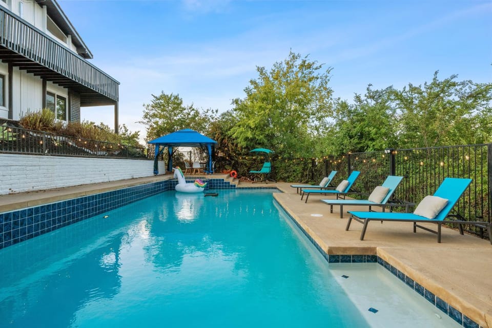 Entire Private Home with Big Yard, View, King Bed, Parking, 4 Bedrooms 3 Bathrooms, Available Now House in Casa De Oro-Mount
