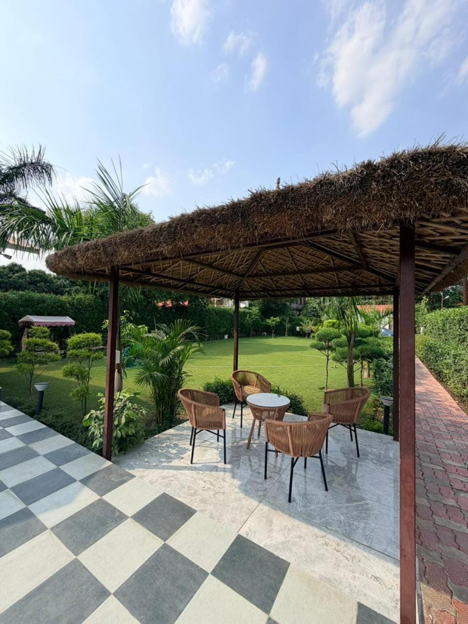 Property building, Garden, Balcony/Terrace