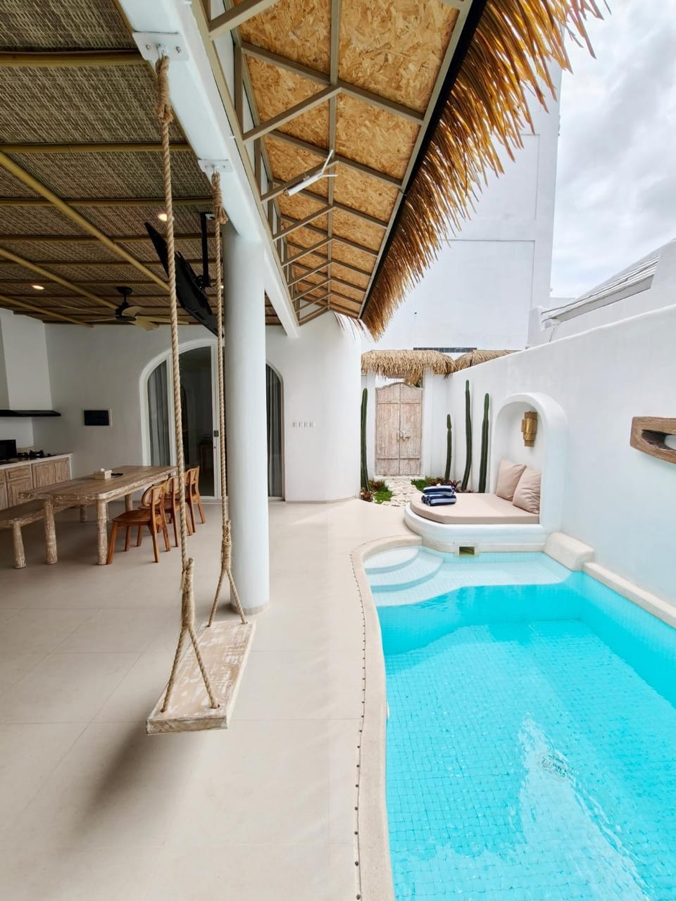 Balcony/Terrace, Swimming pool, Swimming pool, sunbed