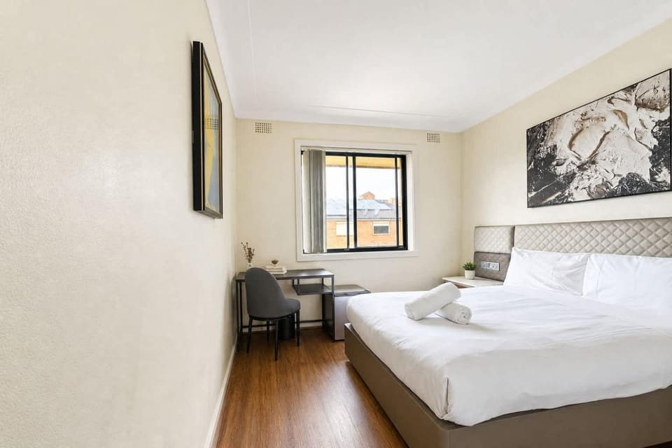 Auburn Double Room - Walk to Station & Dining - Shared Bathroom Bed and Breakfast in Sydney