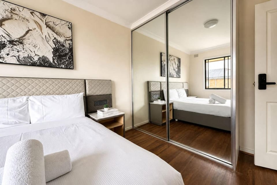 Auburn Double Room - Walk to Station & Dining - Shared Bathroom Bed and Breakfast in Sydney