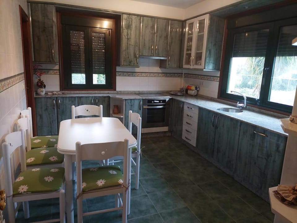 A Pedrouza de Godos Villa in Galicia