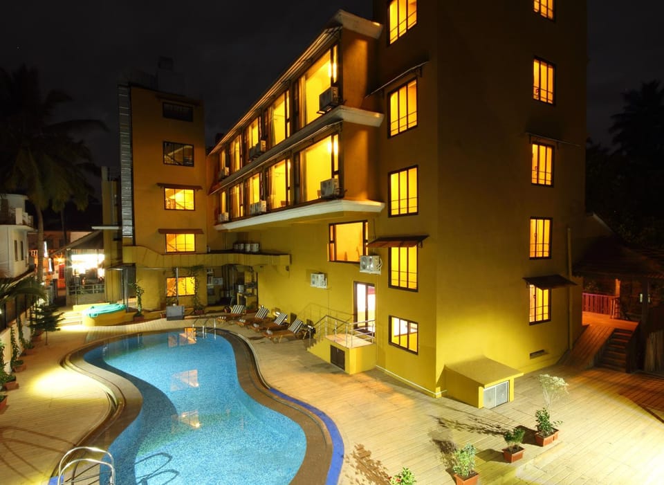 Swimming pool