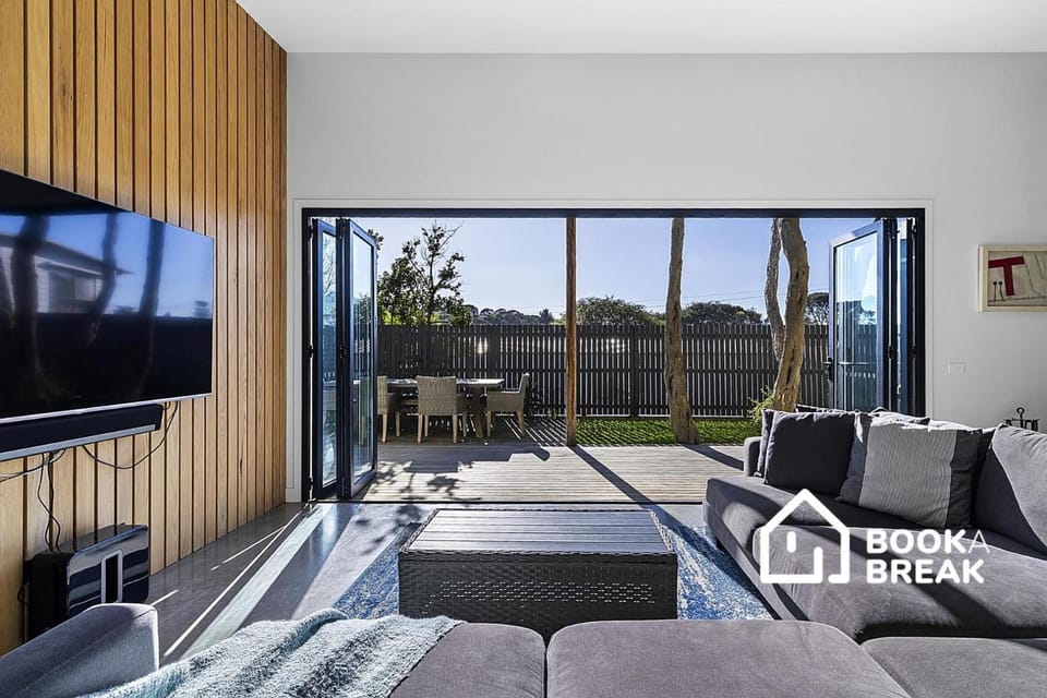Florence House - Multi-Generational Coastal Escape Bed and Breakfast in Melbourne