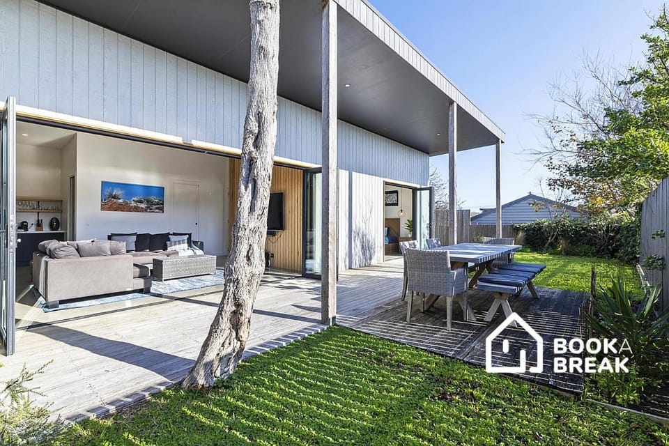 Florence House - Multi-Generational Coastal Escape Bed and Breakfast in Melbourne