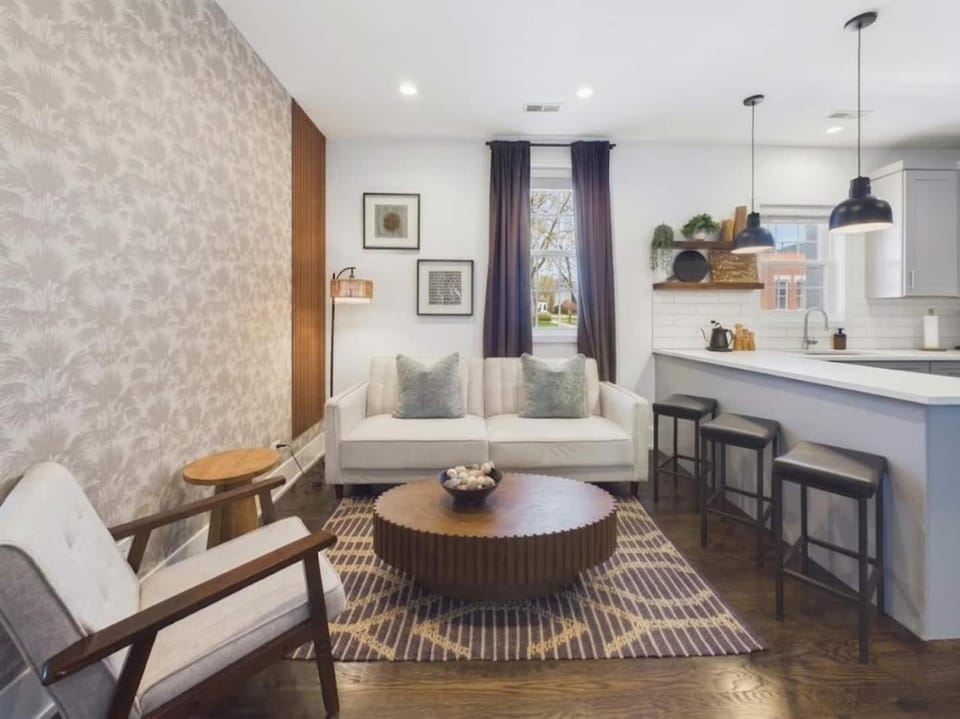 The Boho House Two Private Suites Parking Apartment in Chicago