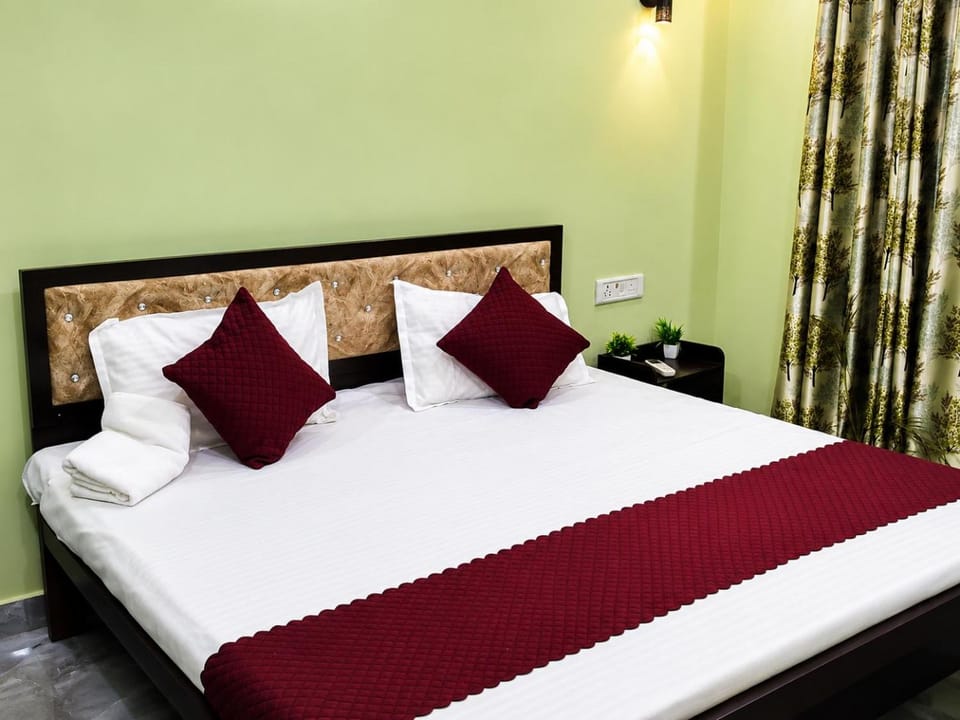Bed, Night, Bedroom, Family, air conditioner