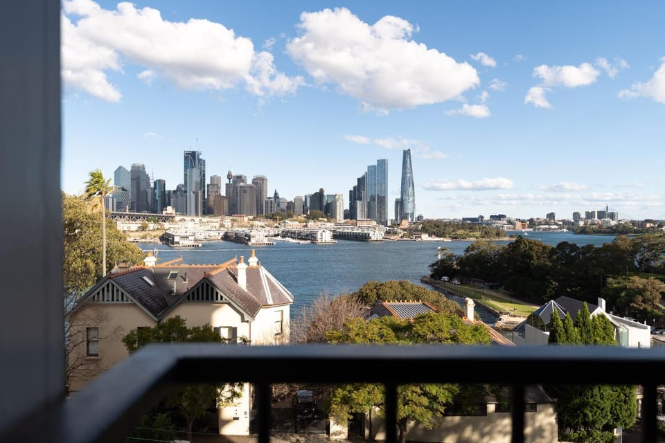 Iconic Harbour Bridge & Opera House Views Apartment in Sydney