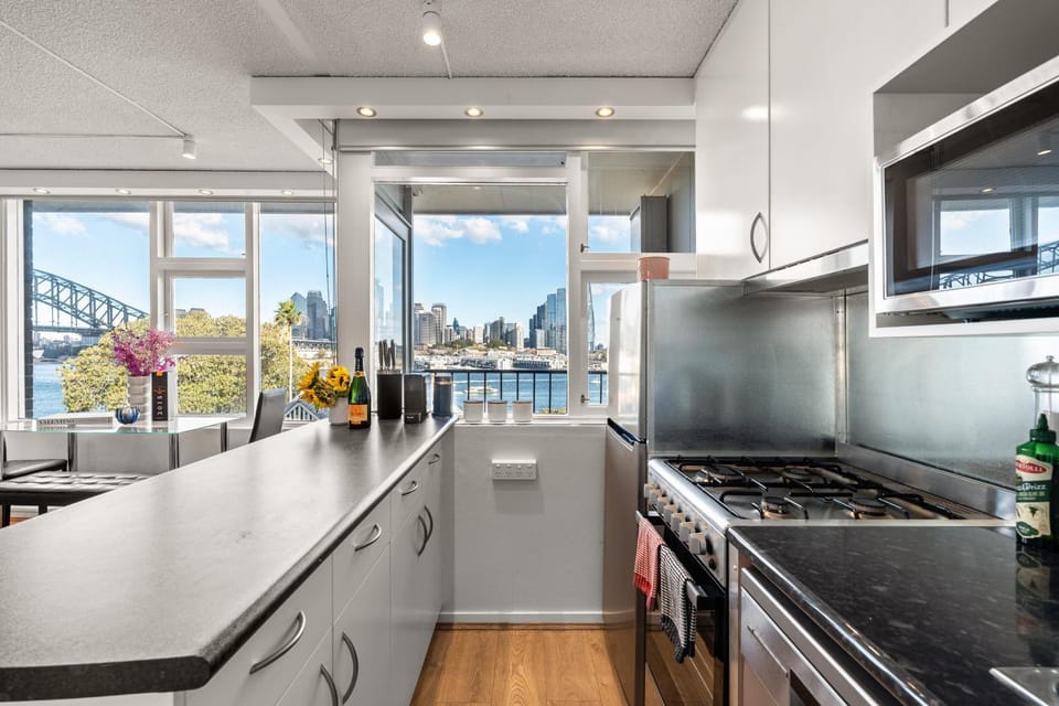 Iconic Harbour Bridge & Opera House Views Apartment in Sydney
