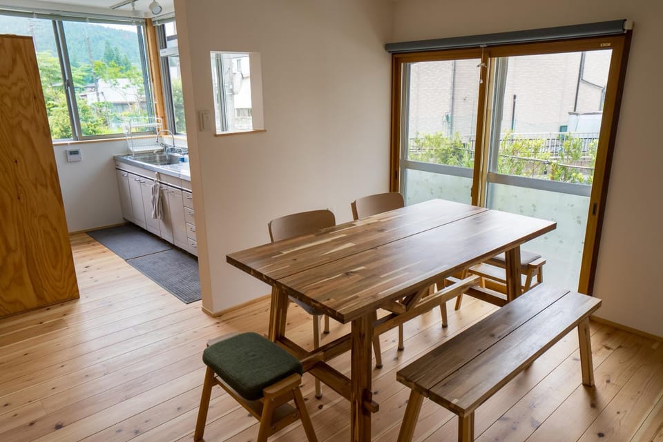 Dining area, kitchen