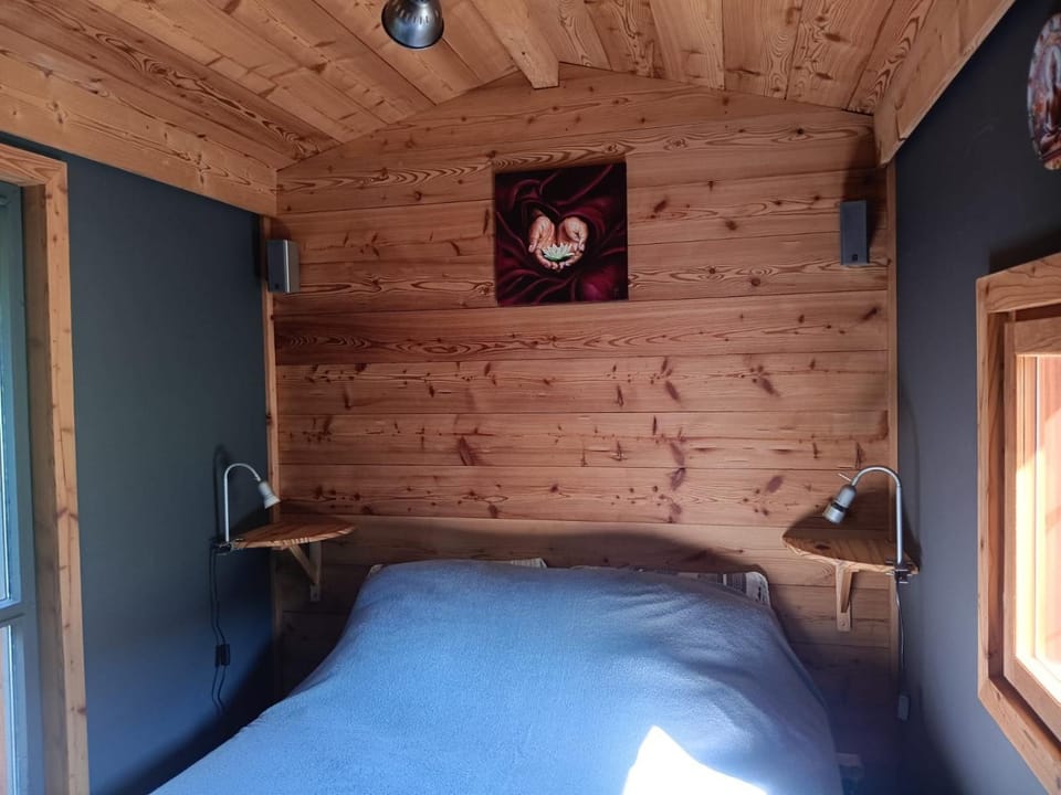 Notre roulotte de charme Campground/ 
RV Resort in Auvergne-Rhône-Alpes