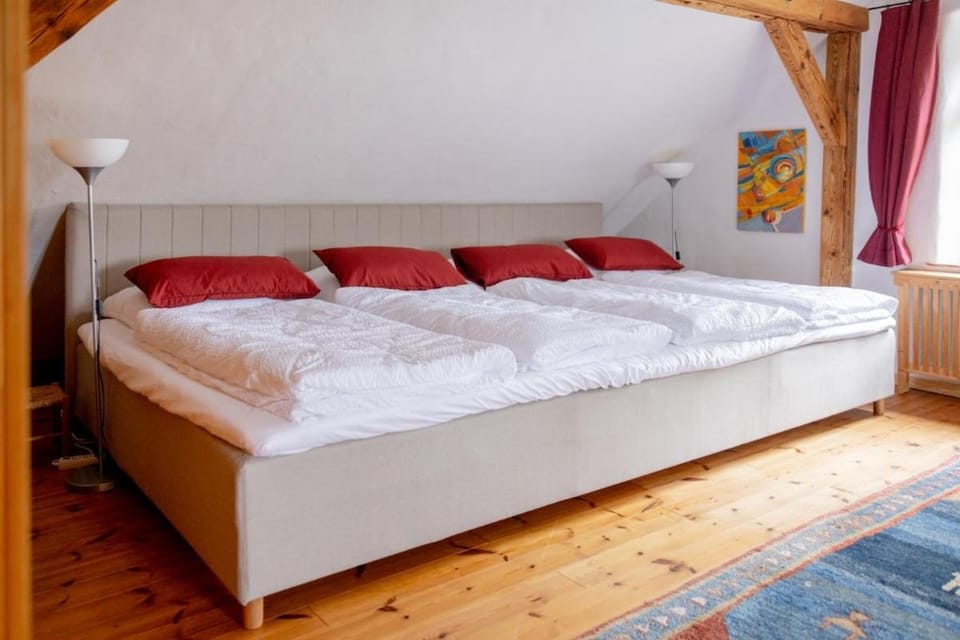Bed, Bedroom, Family