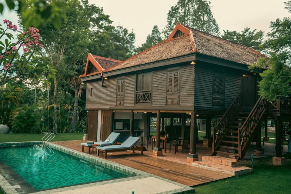 Garden, Garden view, Pool view, Swimming pool, sunbed
