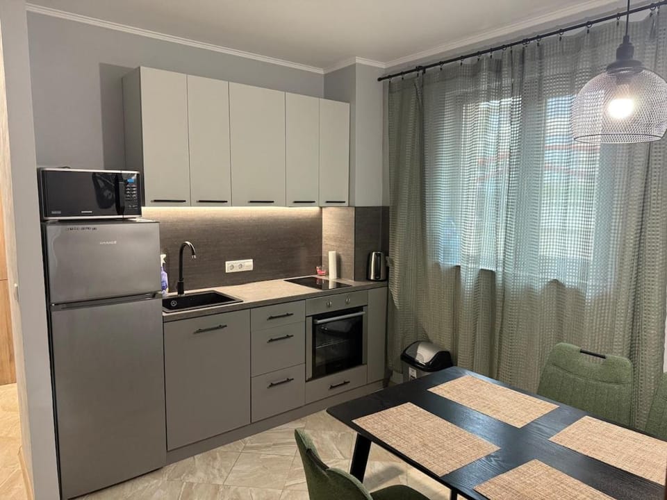 Coffee/tea facilities, microwave, oven, kitchen