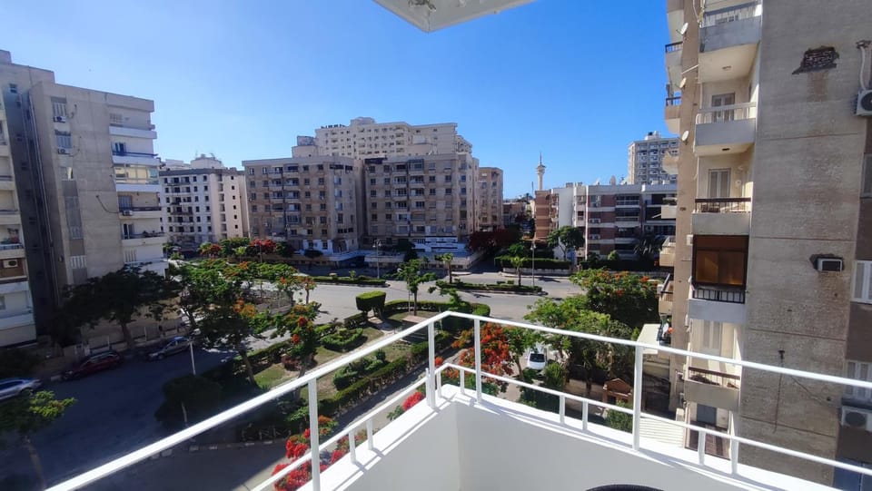 Mamorah beach , 3 bedrooms & living room, families only Apartment in Alexandria