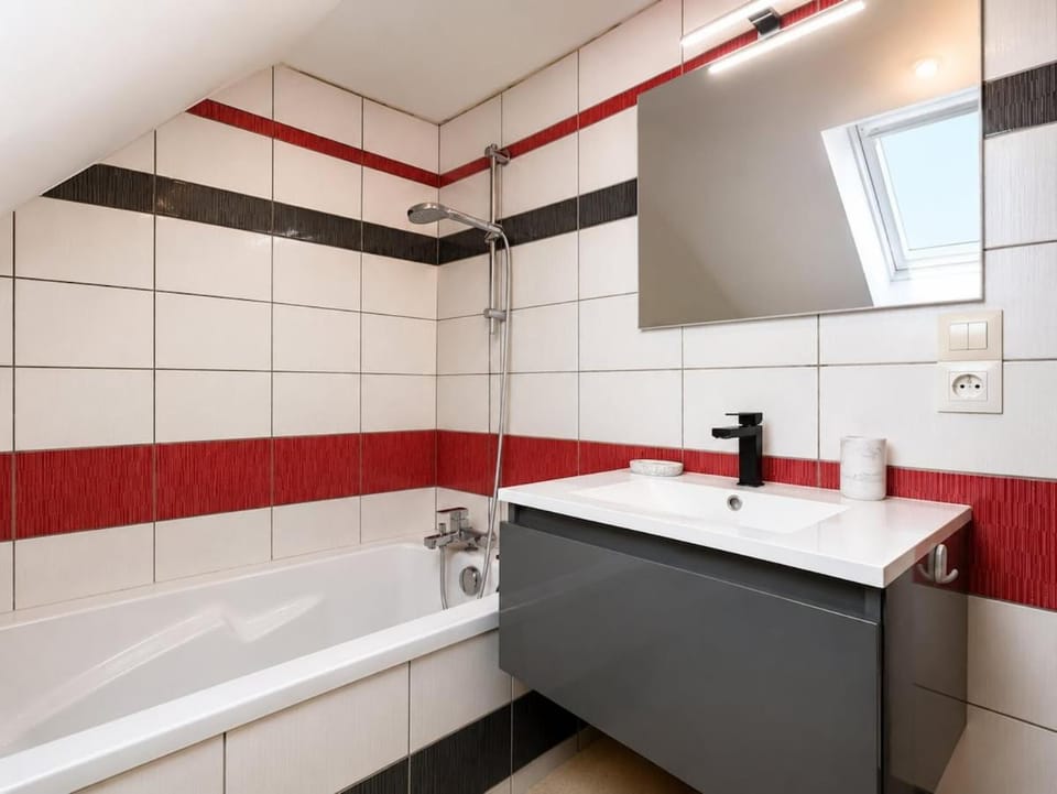 Bathroom, Bath