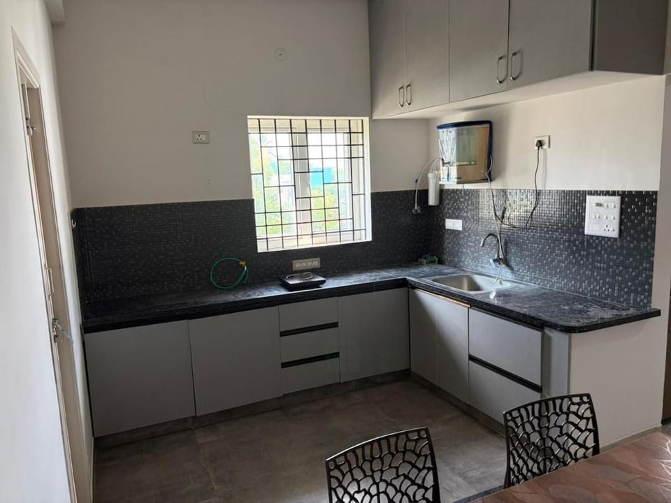 Property building, Breakfast
