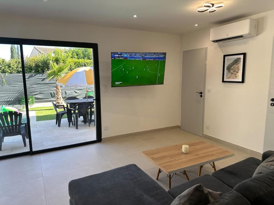 Séjour relaxant dans une villa avec piscine privée Villa in Calvisson