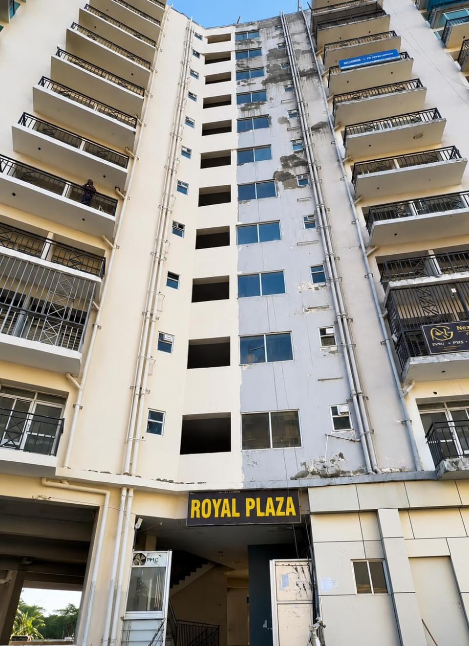 1bedroom in 2bhk Apartment Royal Plaza Golf city Apartment in Lucknow
