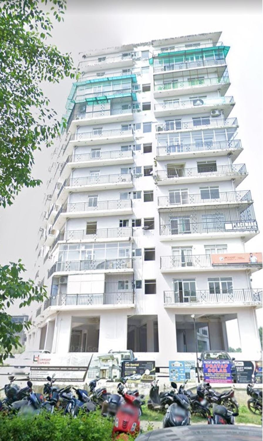 1bedroom in 2bhk Apartment Royal Plaza Golf city Apartment in Lucknow